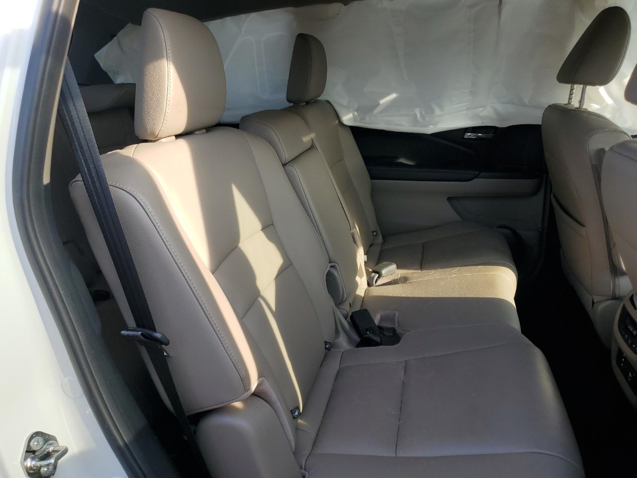 2017 Honda Pilot - Image 11