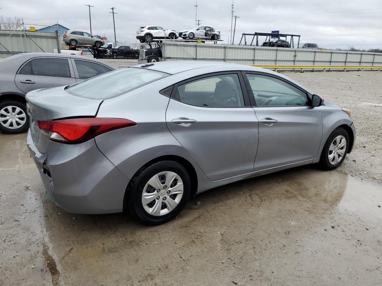 2016 Hyundai Elantra - Image 3