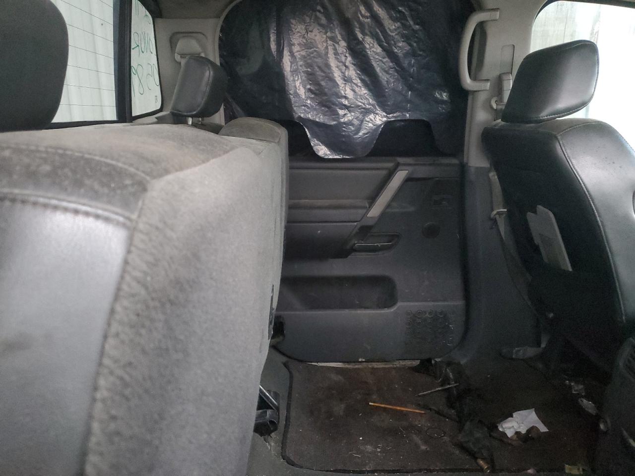 2005 Nissan Titan - Image 10