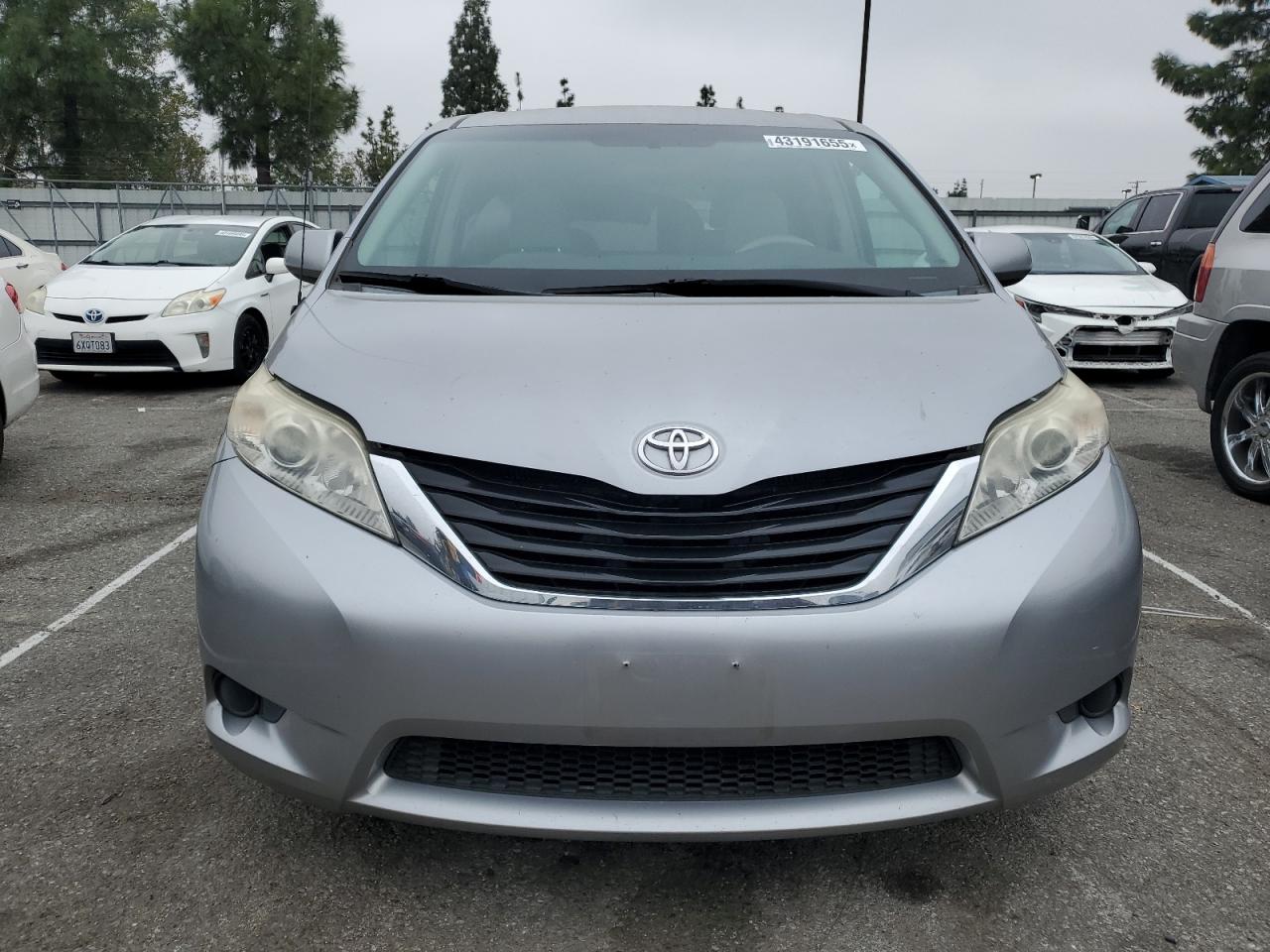 2012 Toyota Sienna - Image 5
