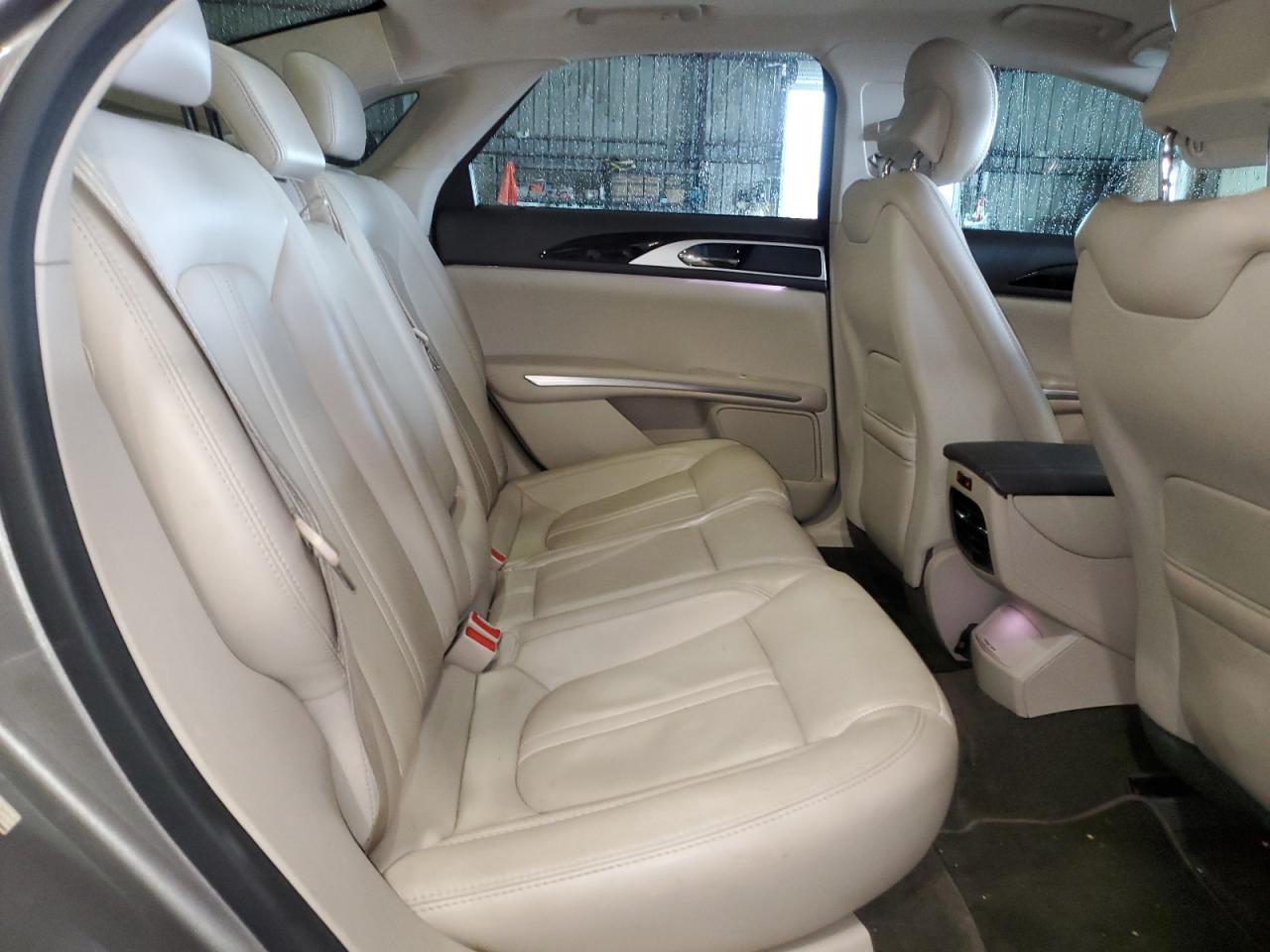 2016 Lincoln MKZ - Image 10