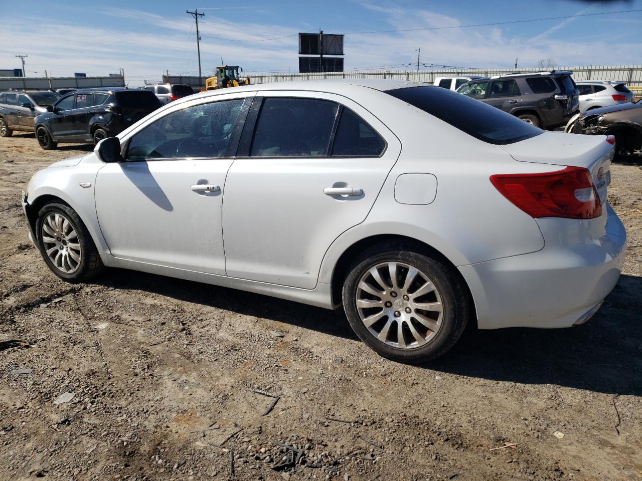 2013 Suzuki Kizashi - Image 2