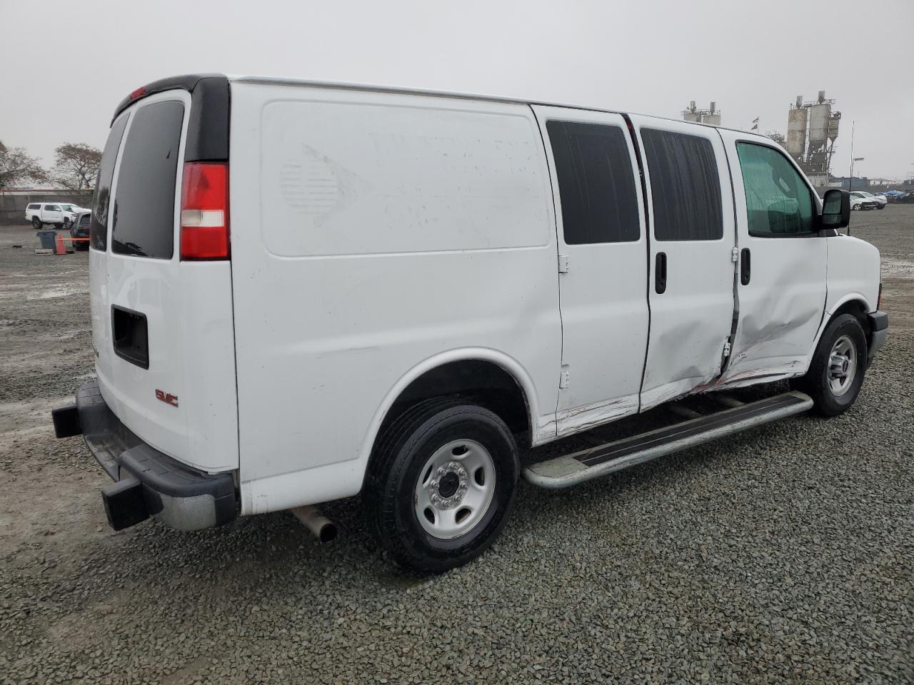 2017 GMC Savana - Image 3