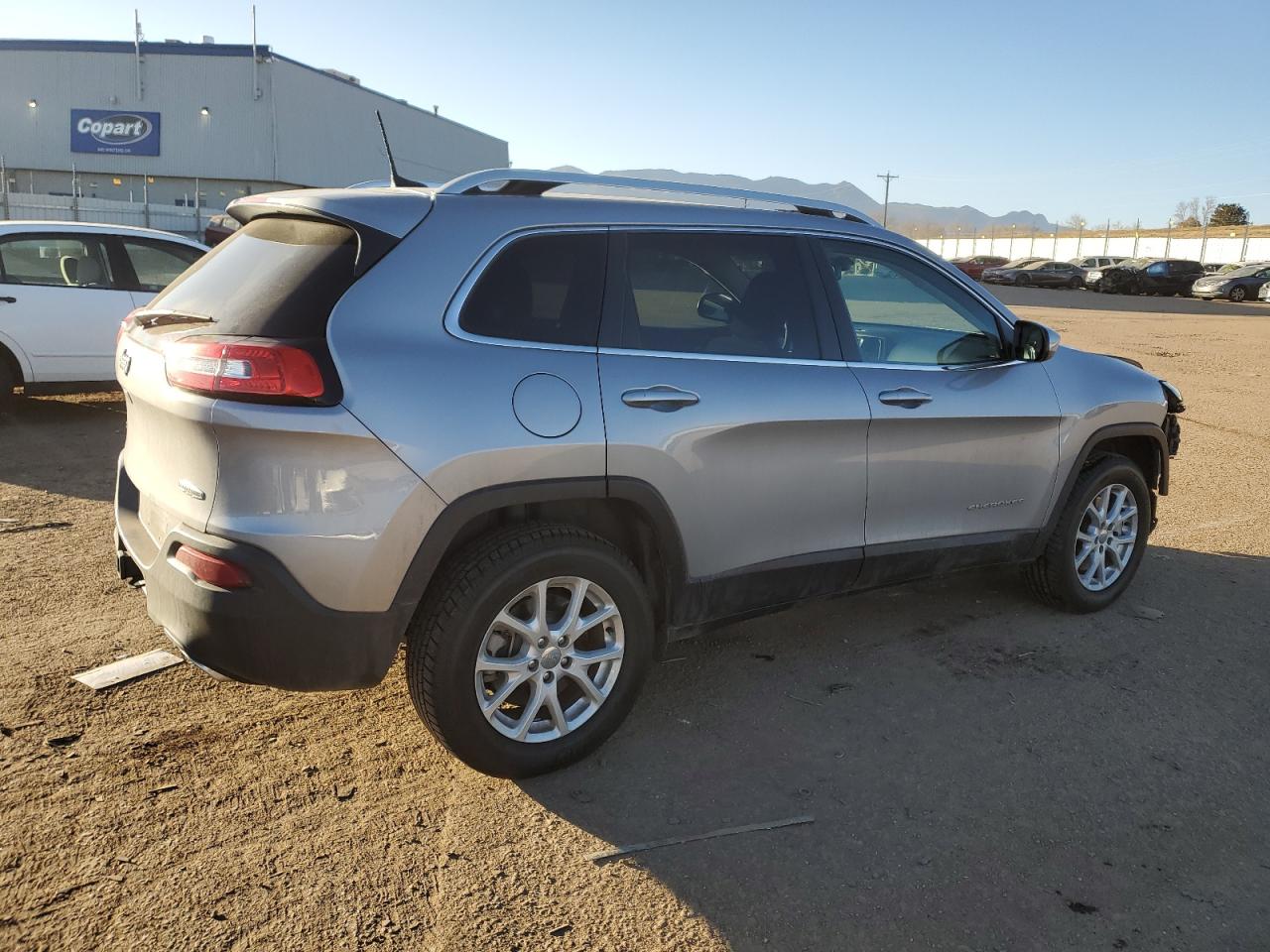2017 Jeep Grand Cherokee - Image 3