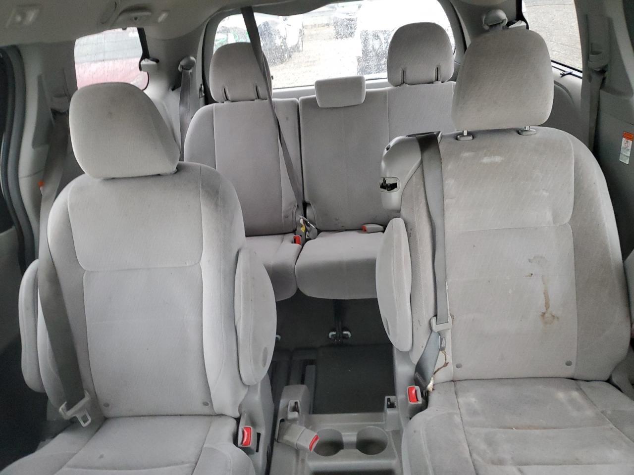 2015 Toyota Sienna - Image 10
