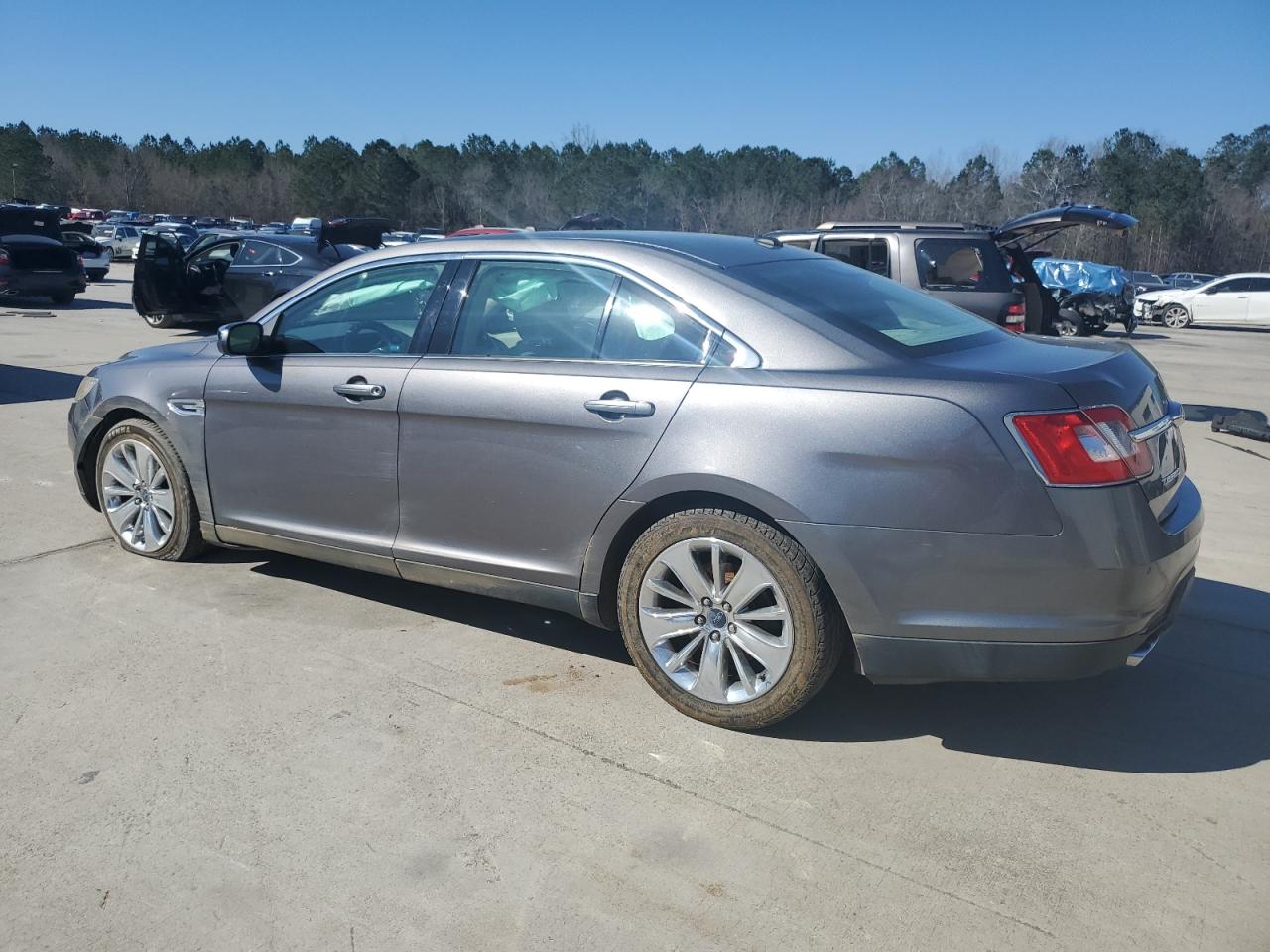 2011 Ford Taurus - Image 2