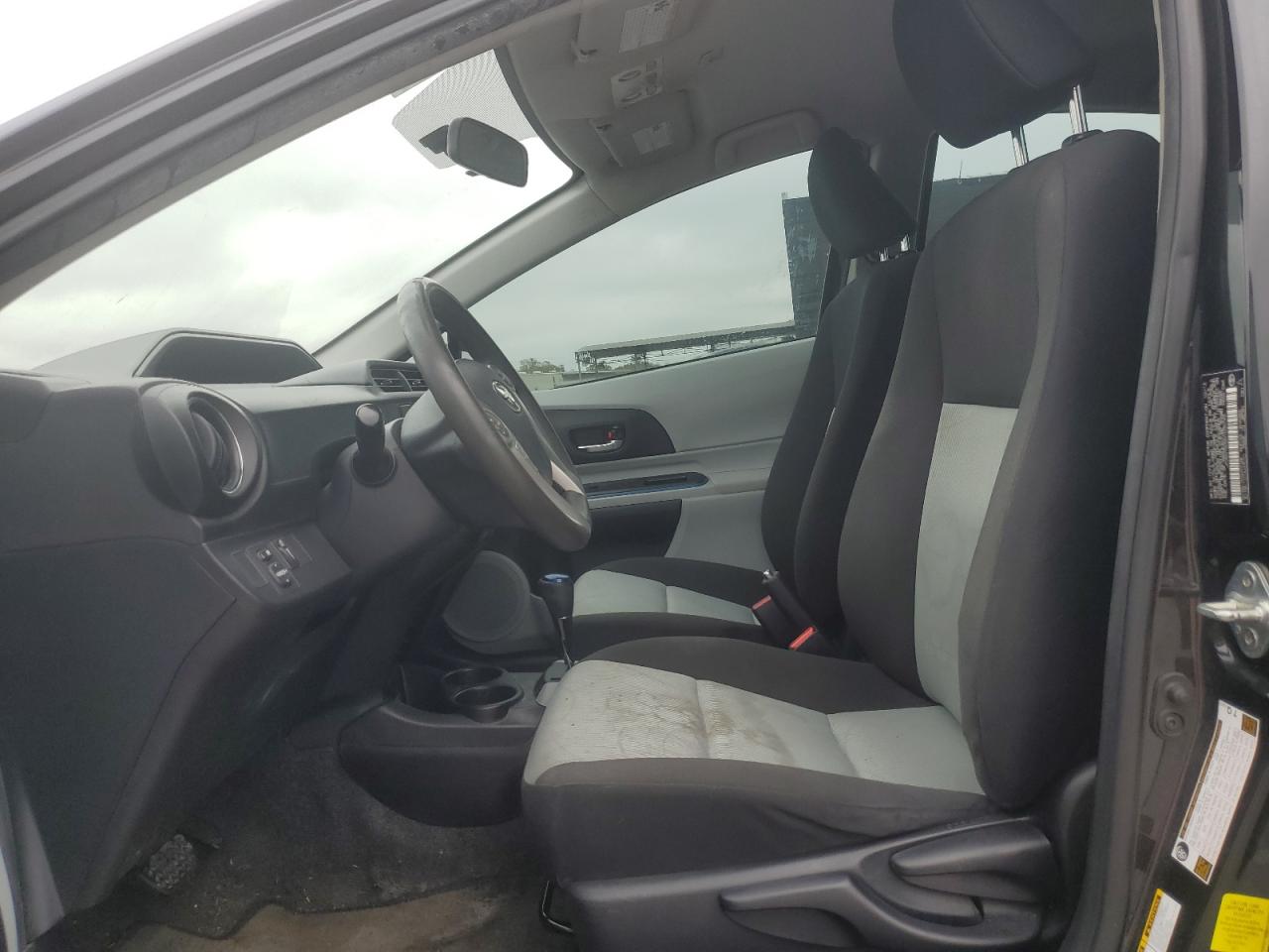 2013 Toyota Prius - Image 7