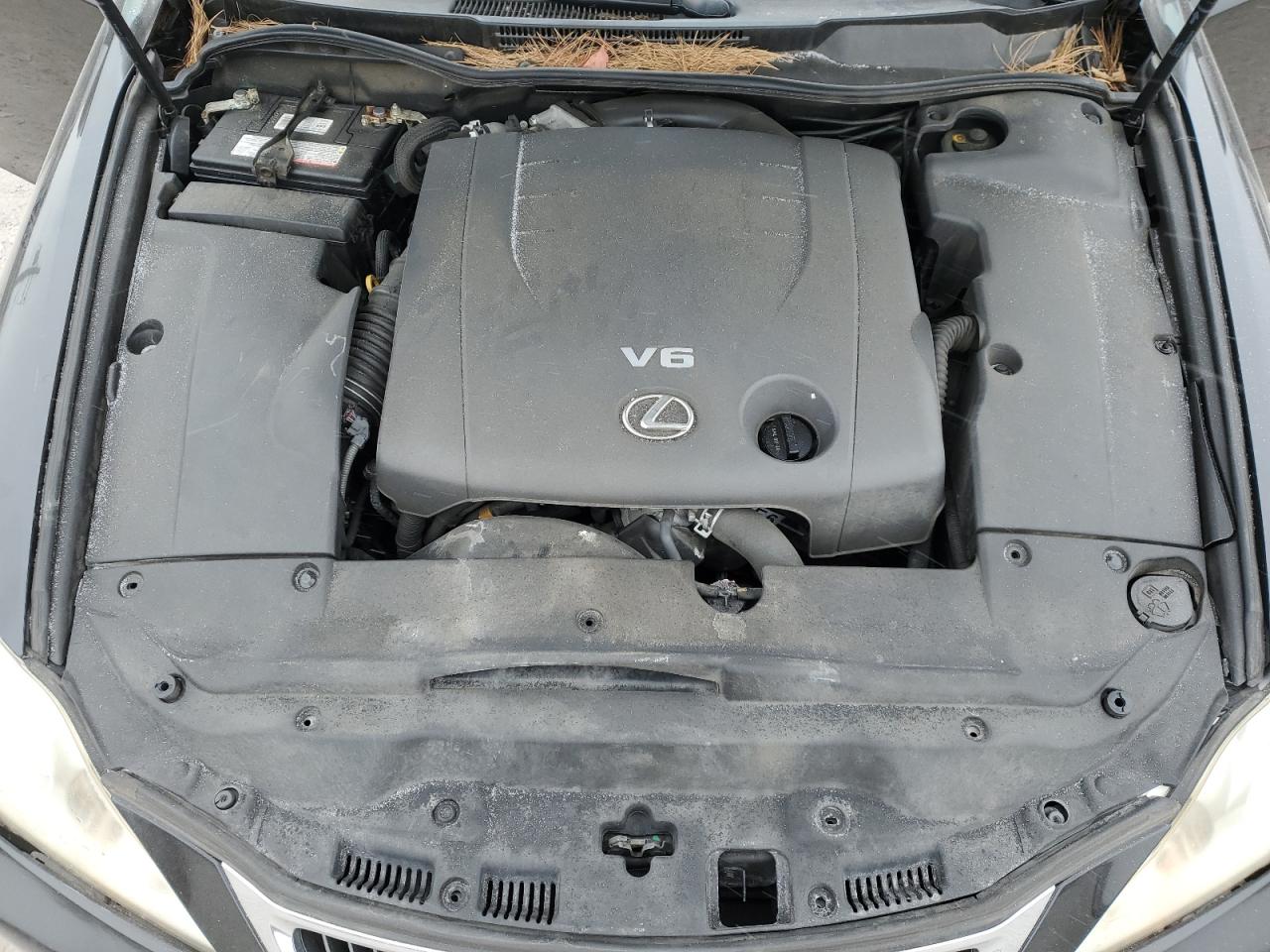 2011 Lexus IS - Image 13