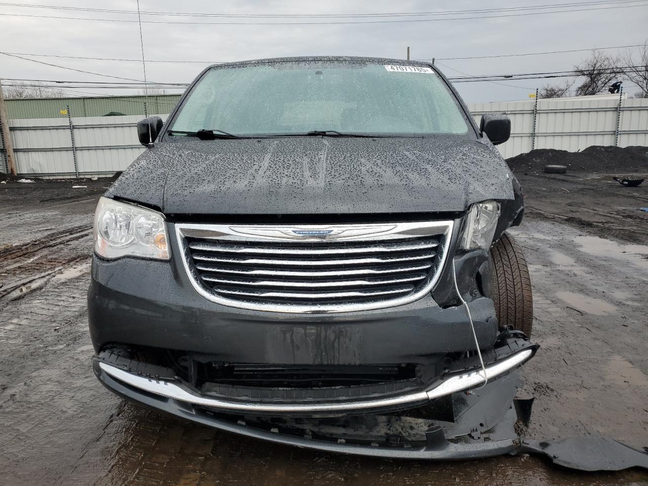 2012 Chrysler Town & Country - Image 5