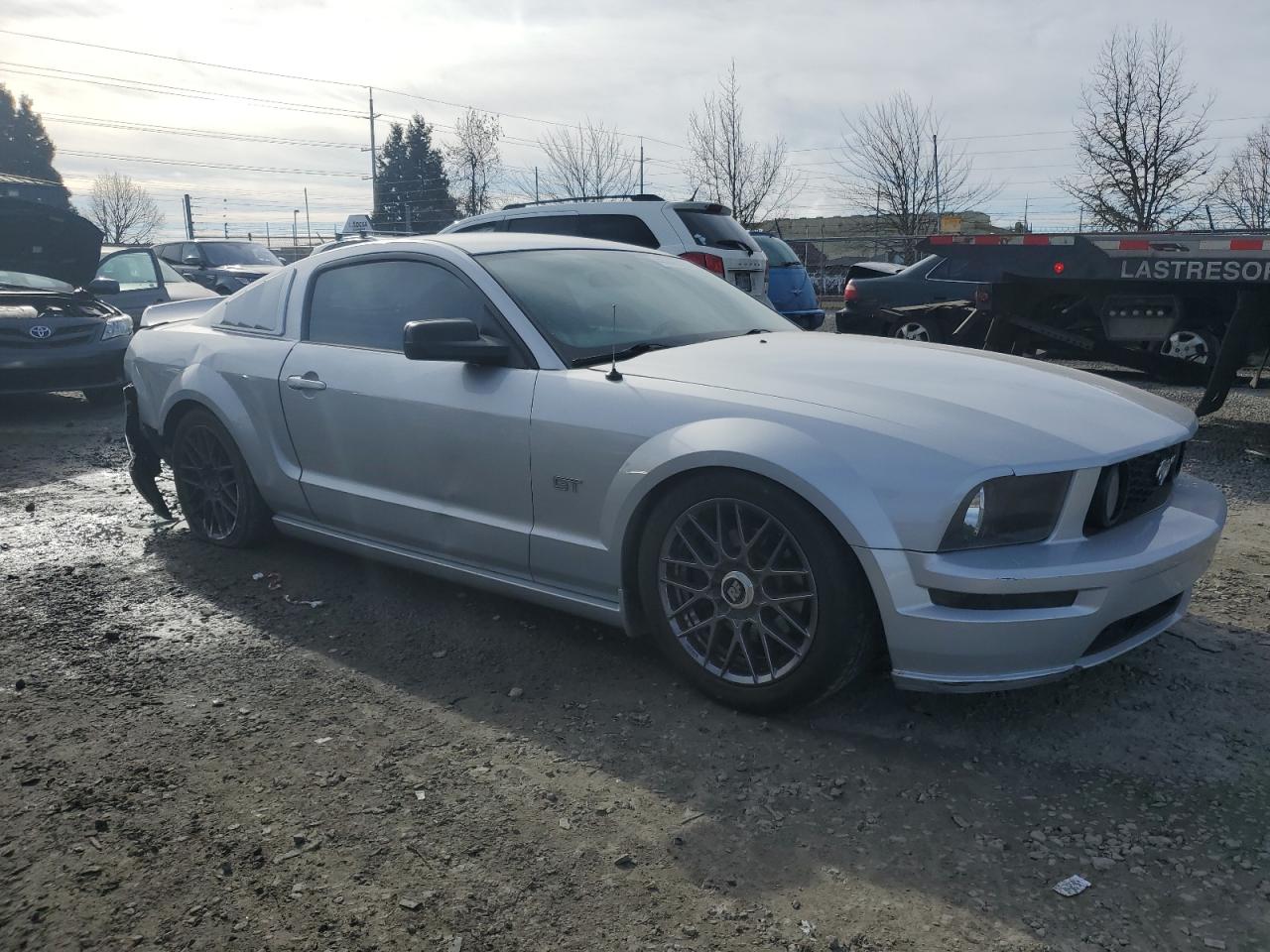 2005 Ford Mustang - Image 4