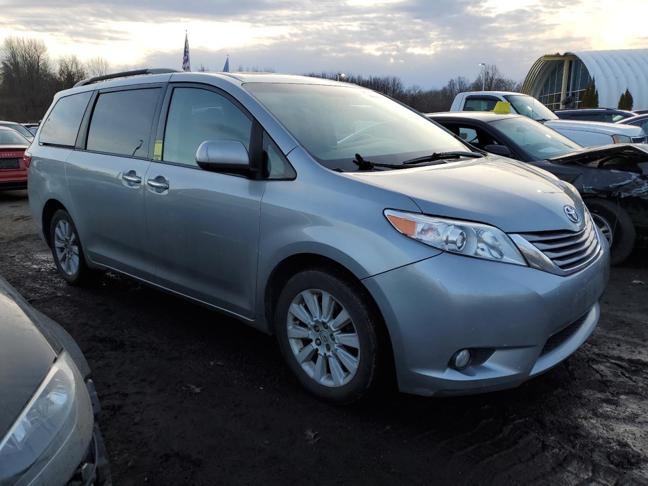 2015 Toyota Sienna - Image 4