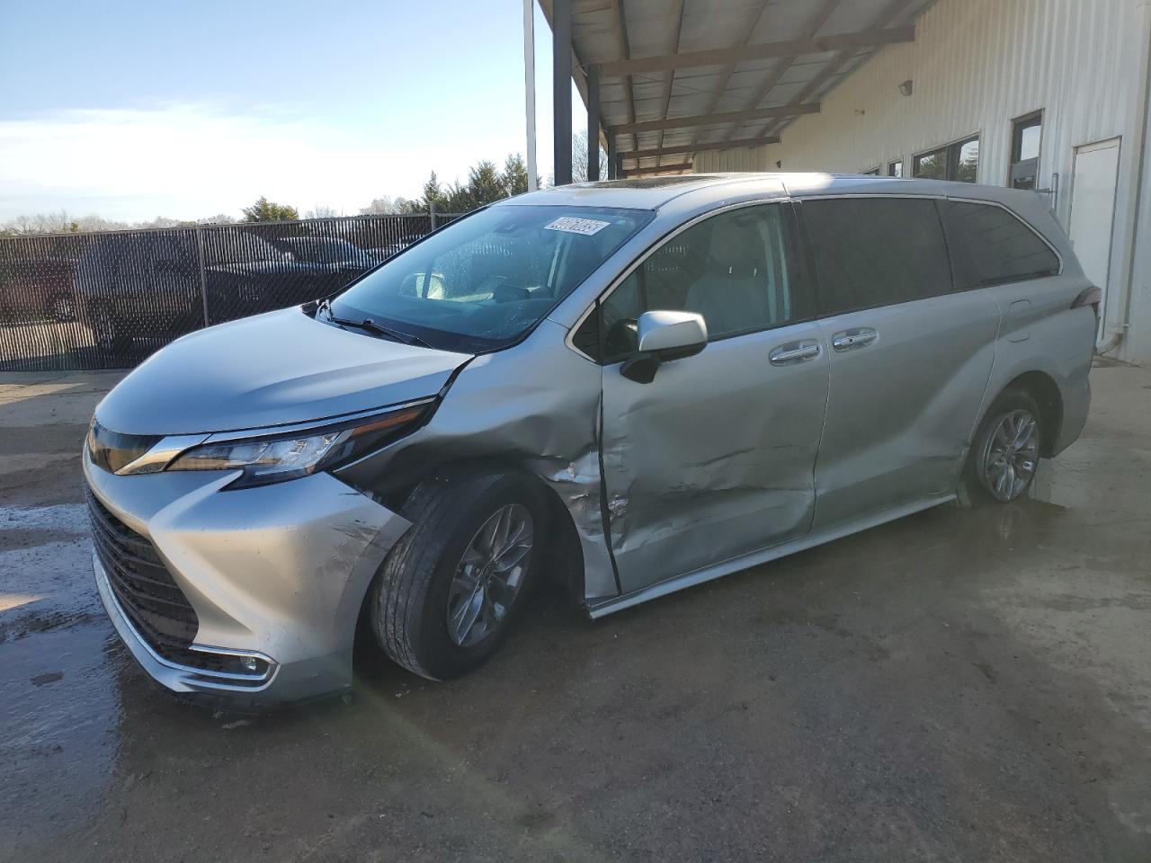 2022 Toyota Sienna - Image 1