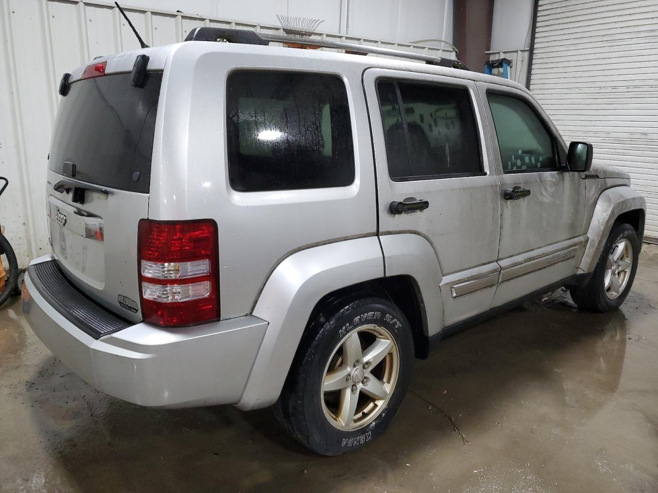 2011 Jeep Liberty (North America) - Image 3