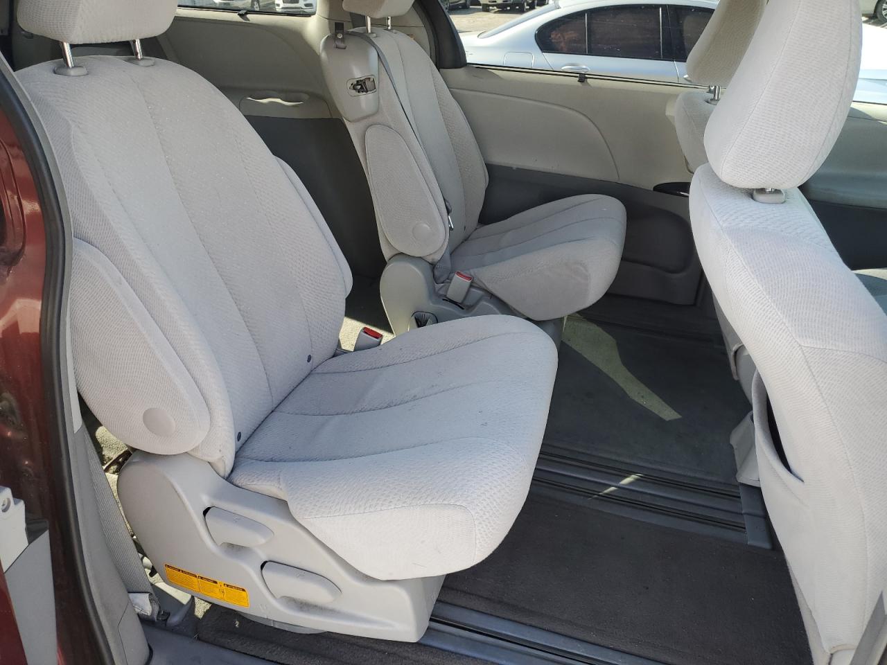 2012 Toyota Sienna - Image 11