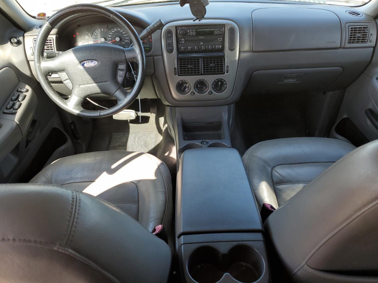 2005 Ford Explorer - Image 8