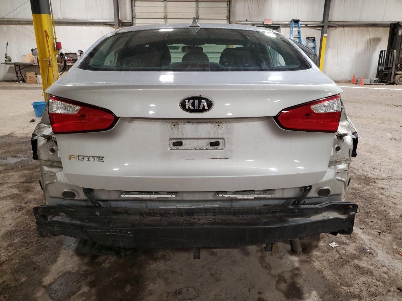 2016 Kia Forte - Image 6