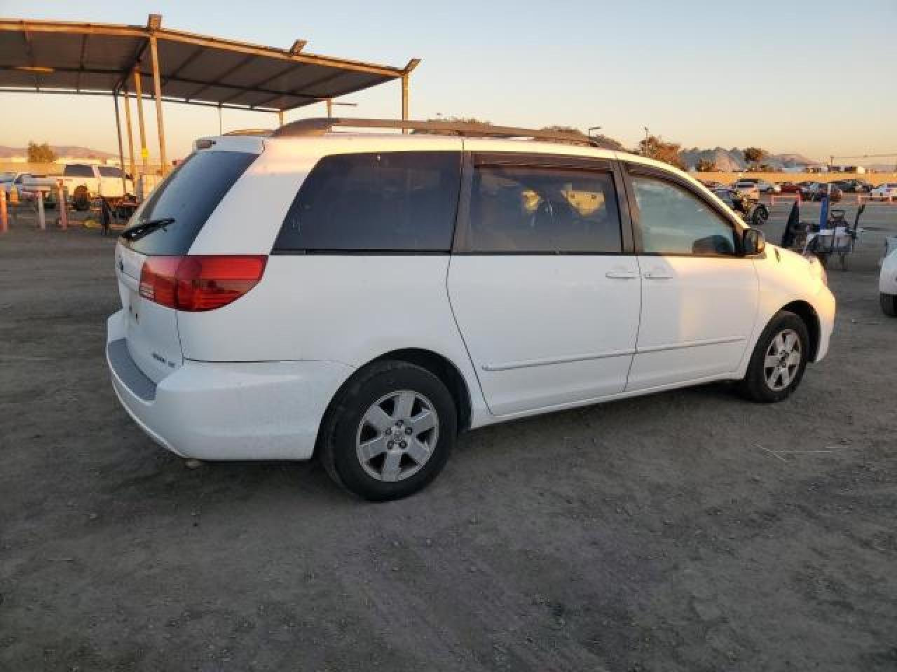 2004 Toyota Sienna - Image 3