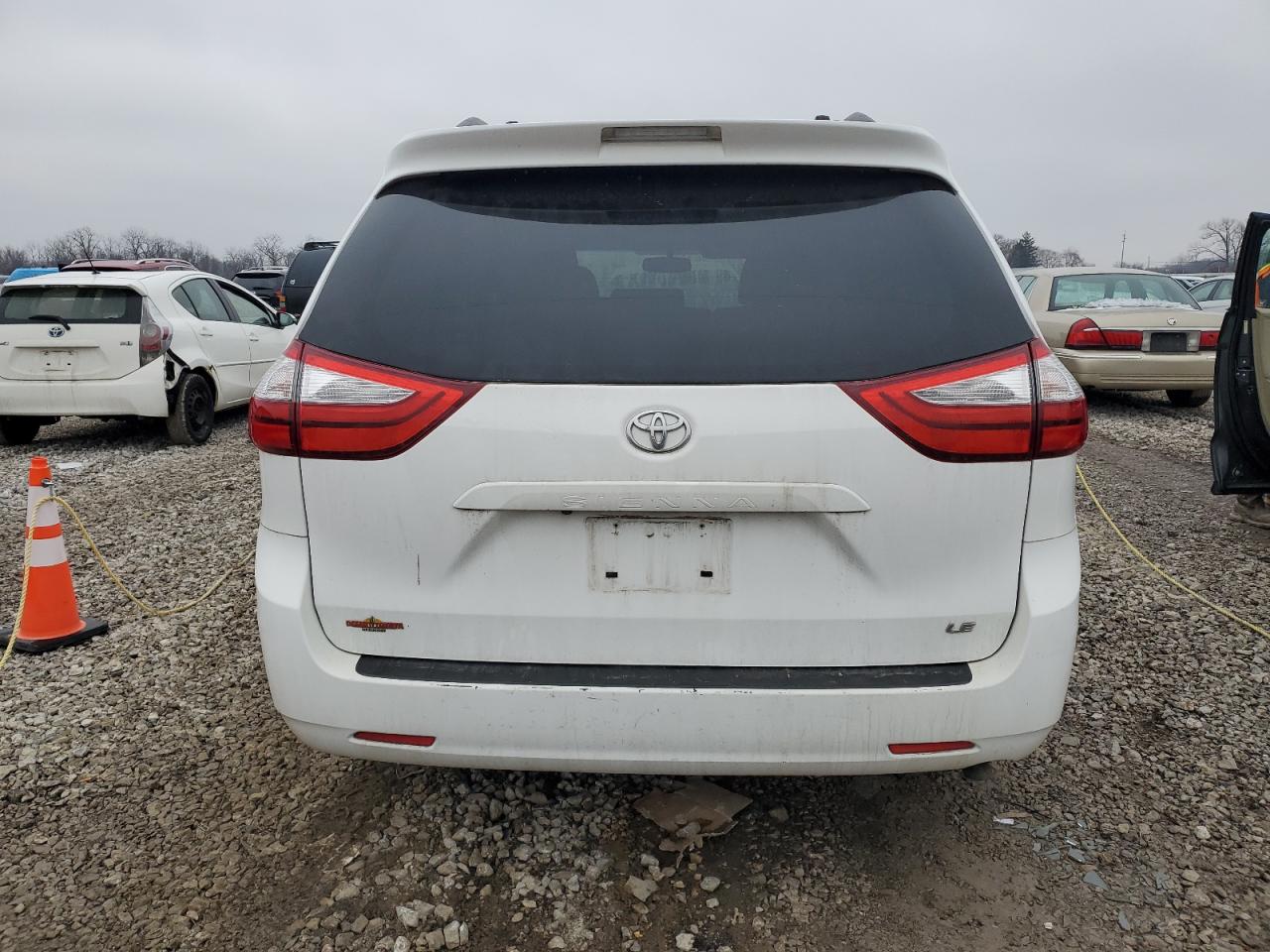 2015 Toyota Sienna - Image 6