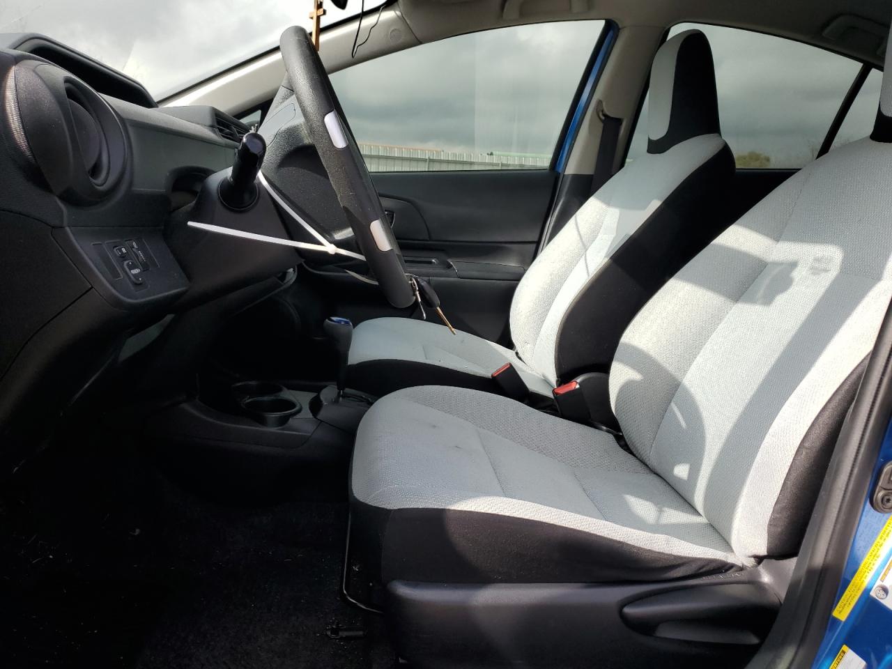 2015 Toyota Prius - Image 7