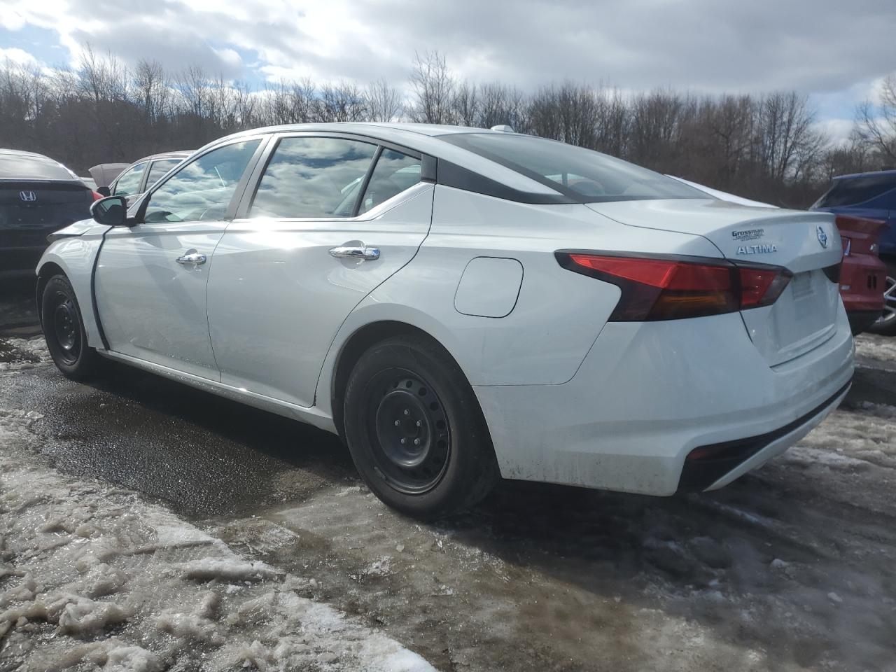 2020 Nissan Altima - Image 2