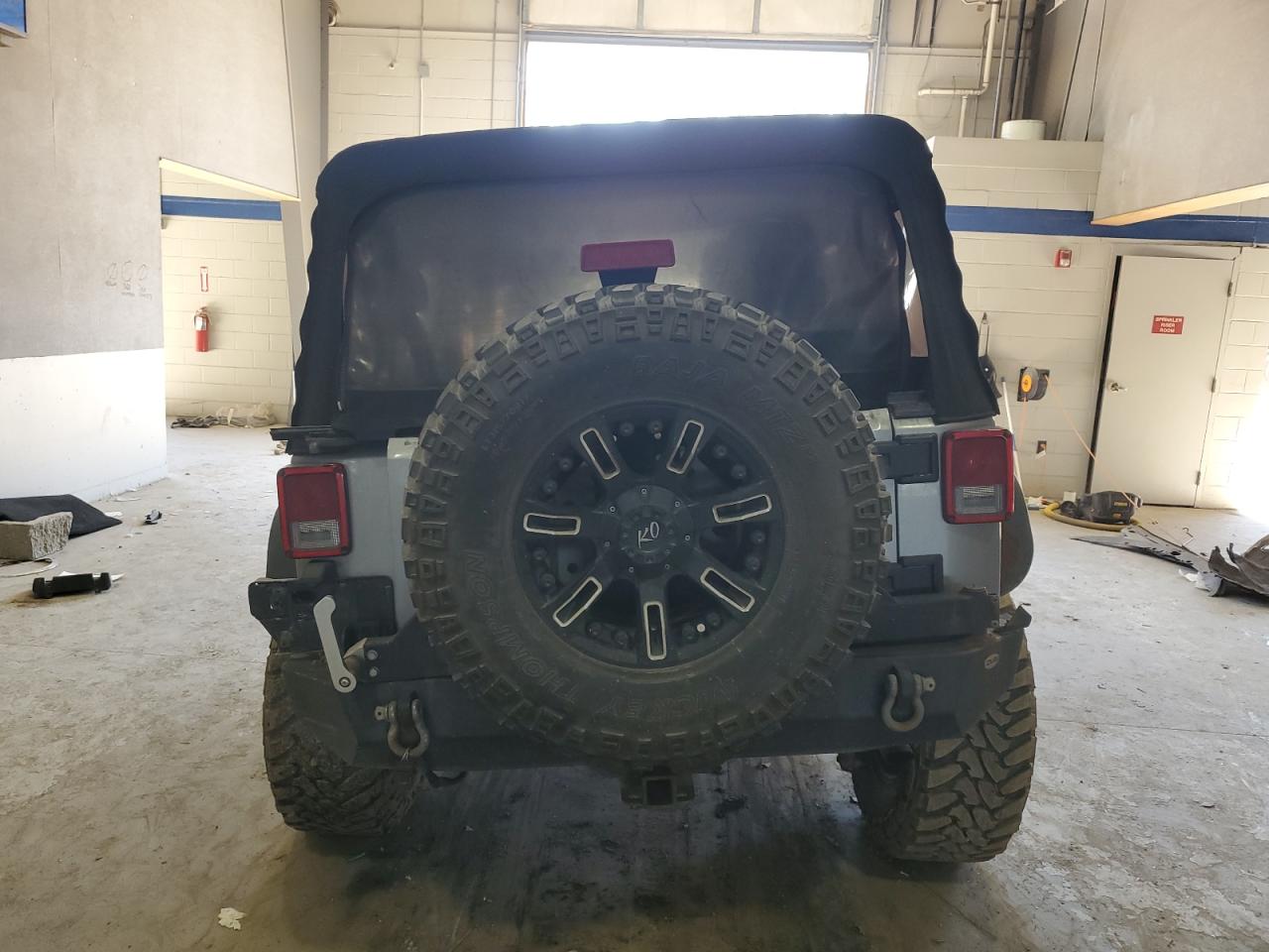2017 Jeep Wrangler - Image 6