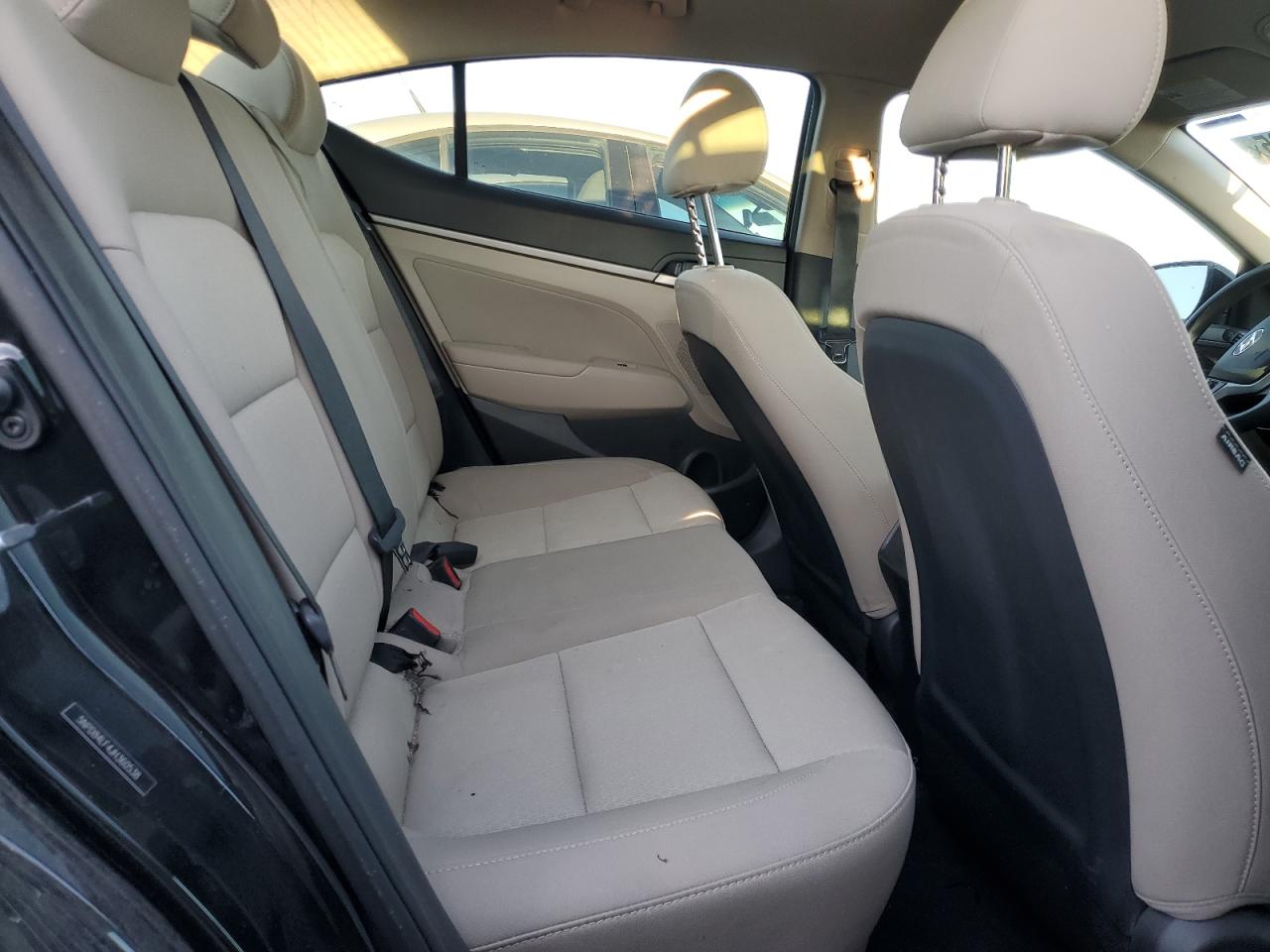 2018 Hyundai Elantra - Image 10
