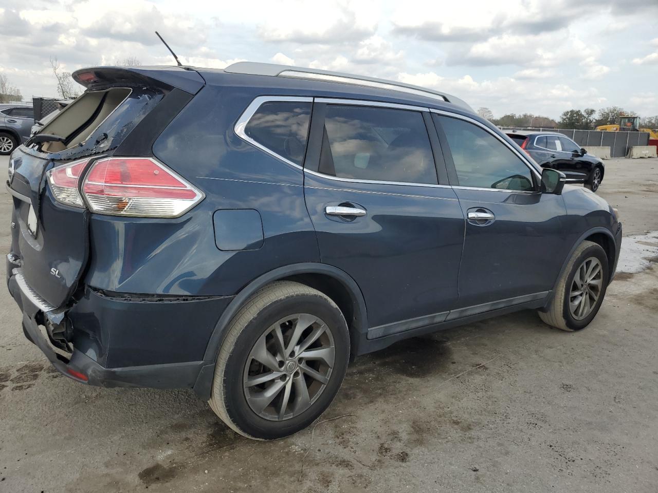 2015 Nissan Rogue - Image 3