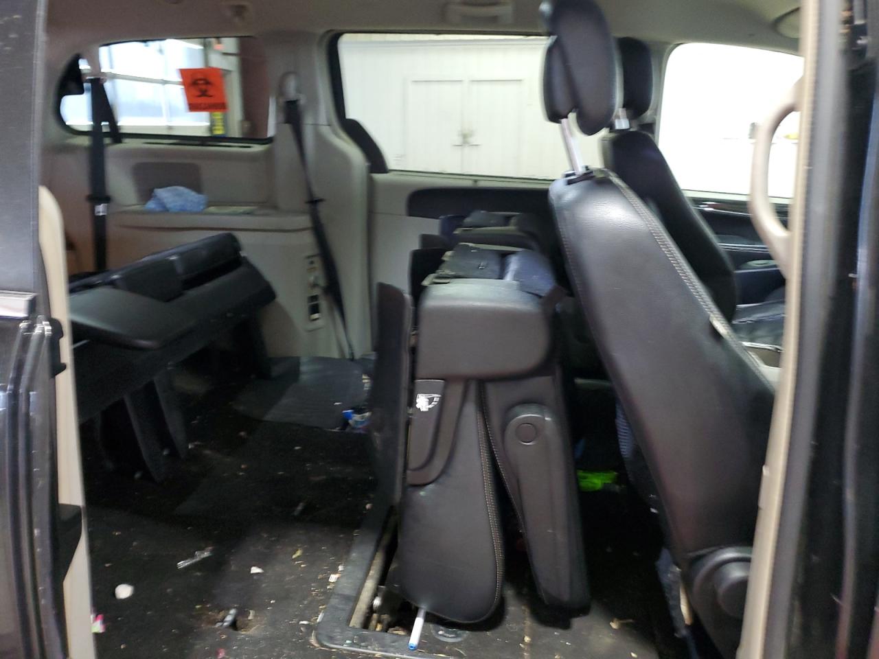 2014 Chrysler Town & Country - Image 11