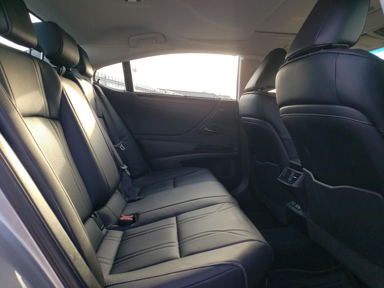 2022 Lexus ES - Image 11