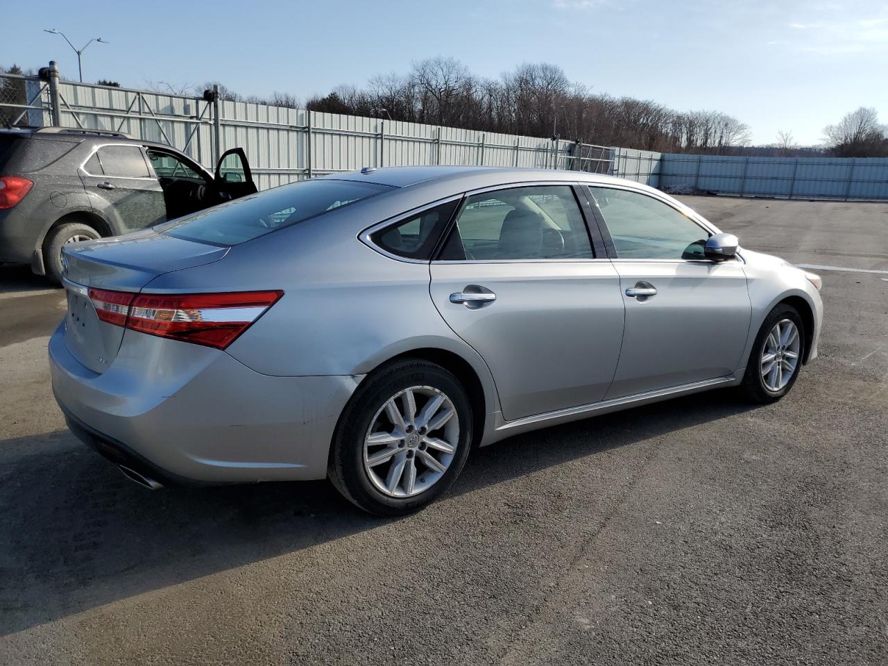 2015 Toyota Avalon - Image 3