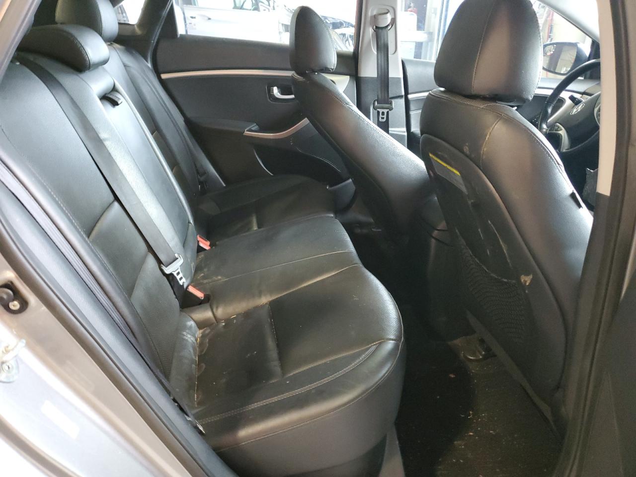 2015 Hyundai Elantra - Image 10