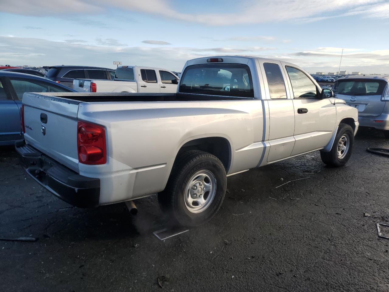 2006 Dodge Dakota - Image 3