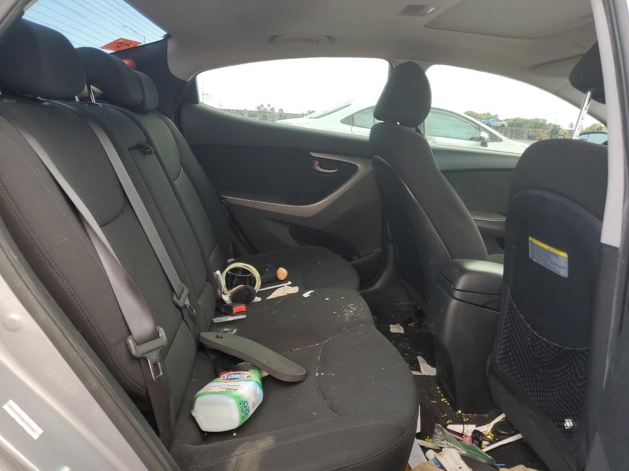 2015 Hyundai Elantra - Image 10