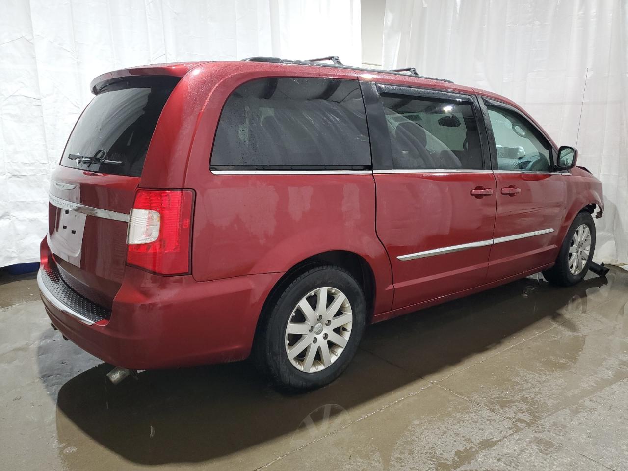 2013 Chrysler Town & Country - Image 3