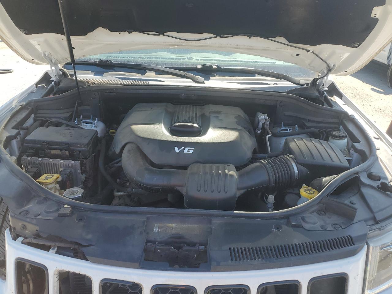 2015 Jeep Grand Cherokee - Image 12
