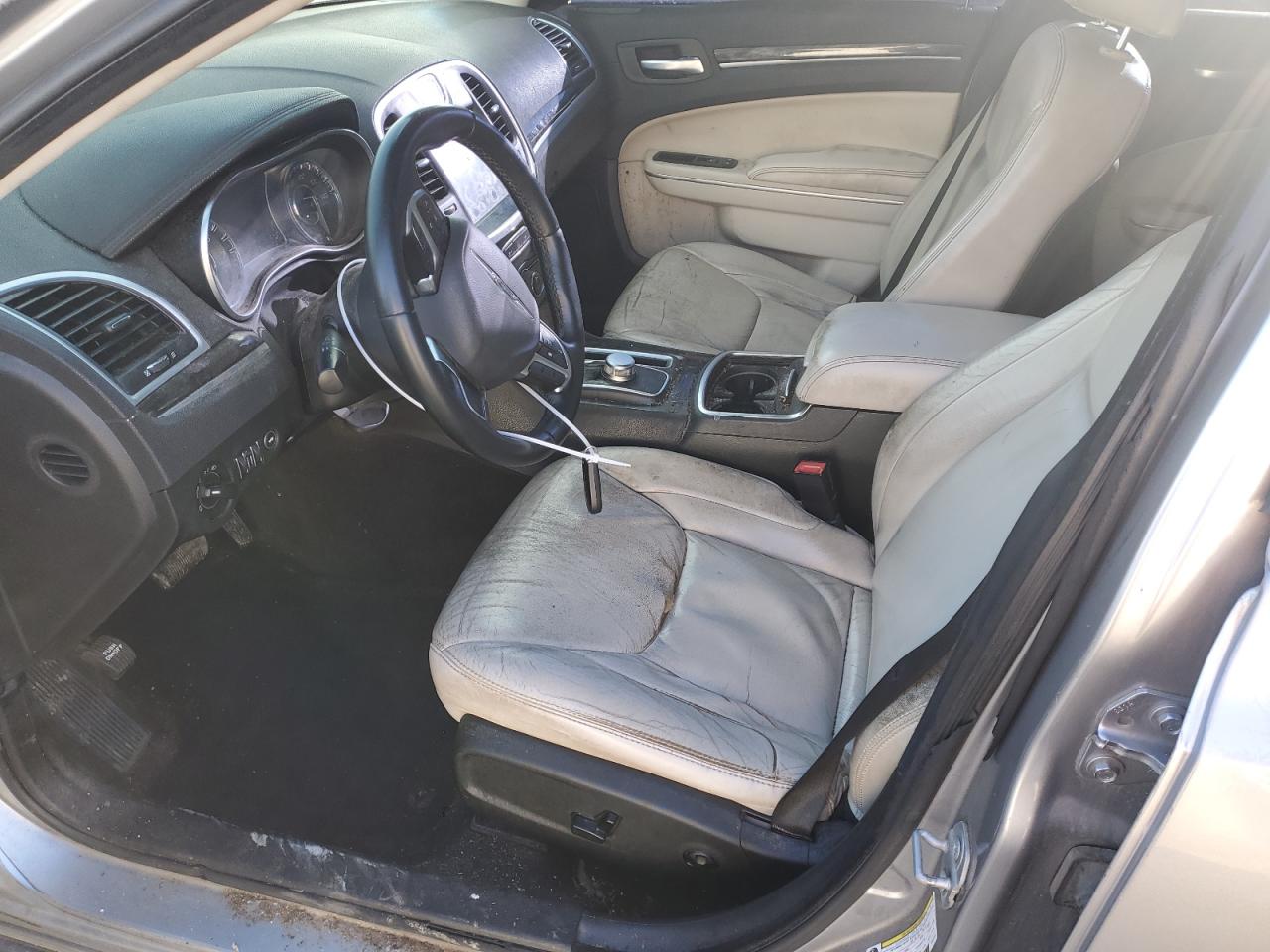 2016 Chrysler 300 - Image 7