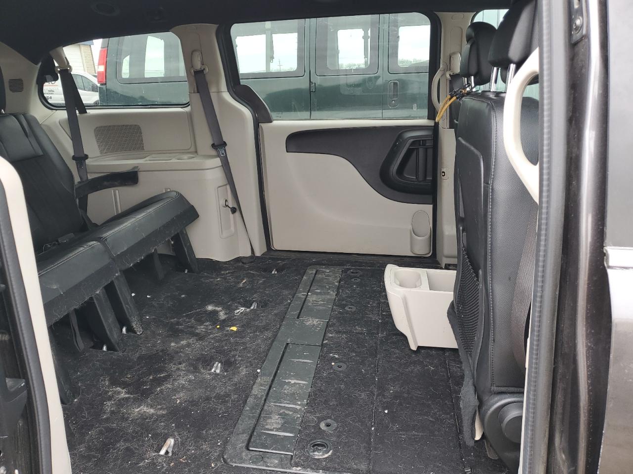 2019 Dodge Caravan - Image 11