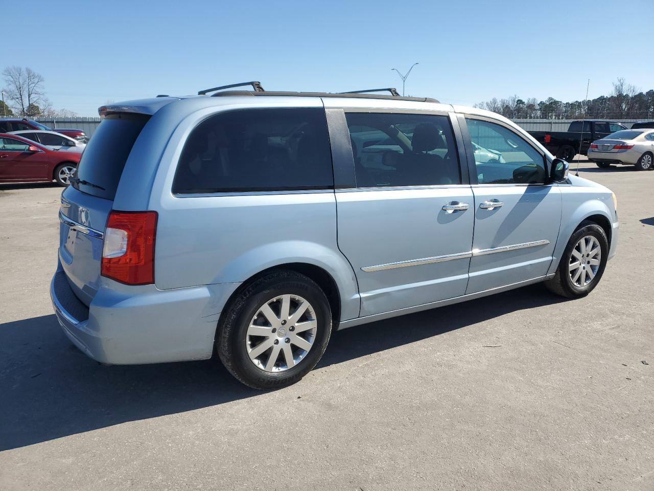 2012 Chrysler Town & Country - Image 3