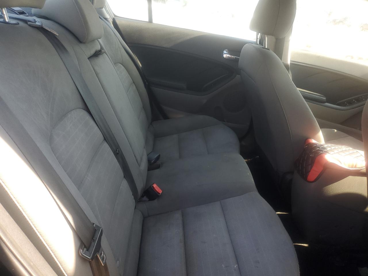 2016 Kia Forte - Image 10