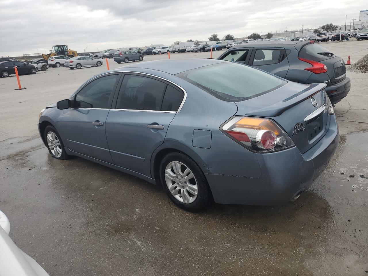 2011 Nissan Altima - Image 2