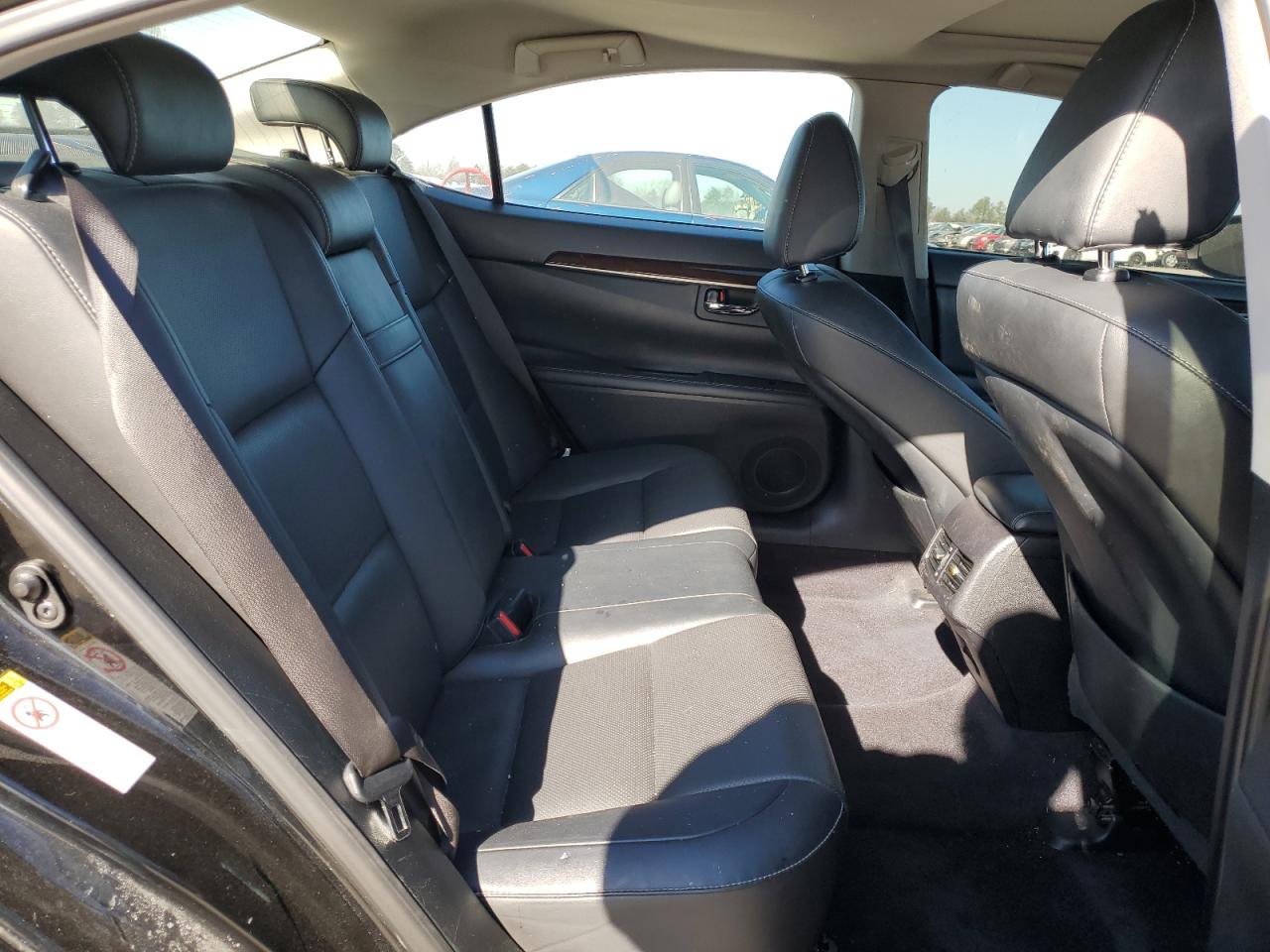 2015 Lexus ES - Image 10