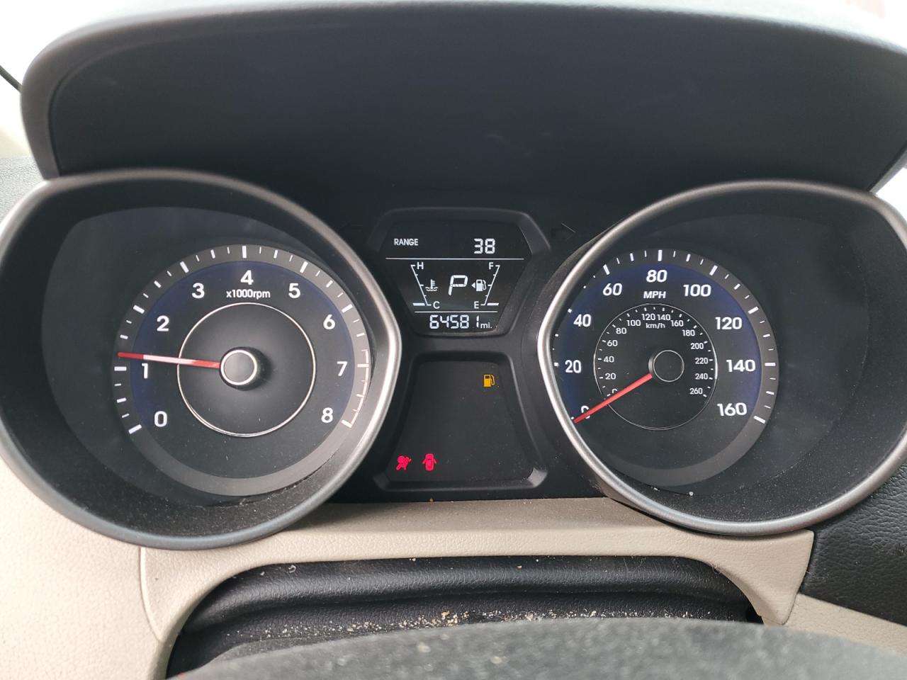 2015 Hyundai Elantra - Image 9