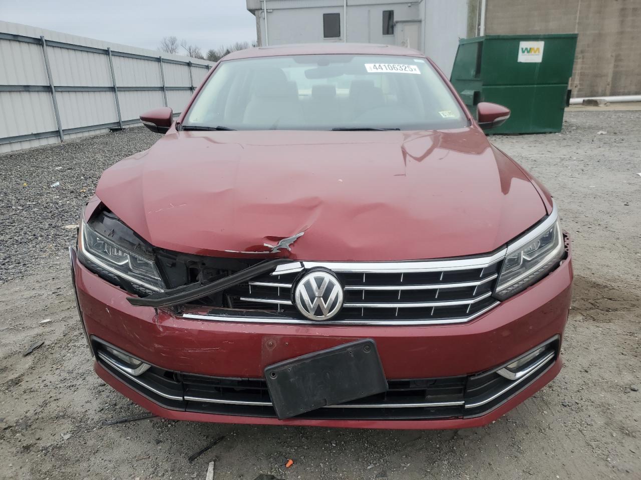 2017 Volkswagen Passat - Image 5