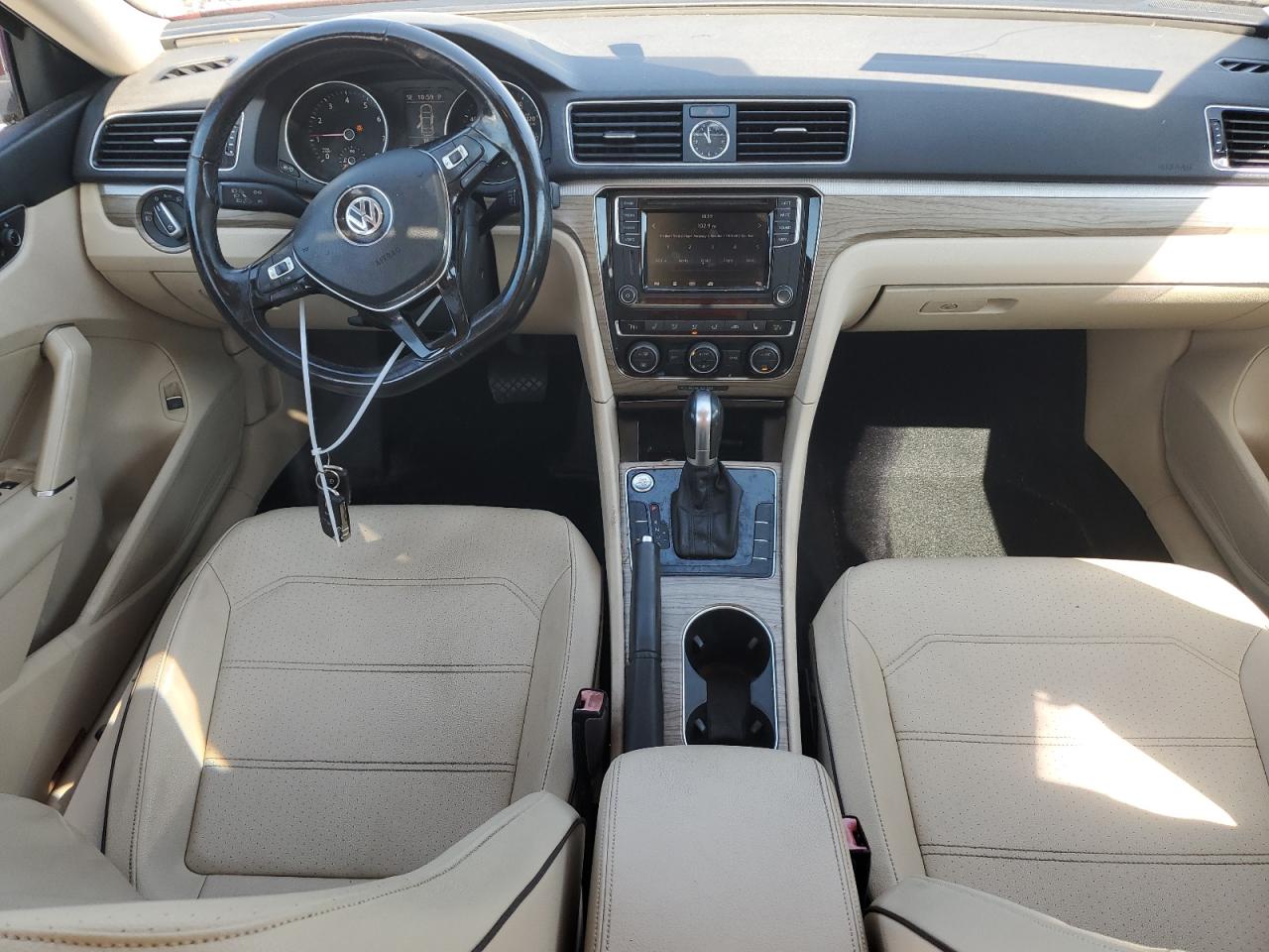 2017 Volkswagen Passat - Image 8