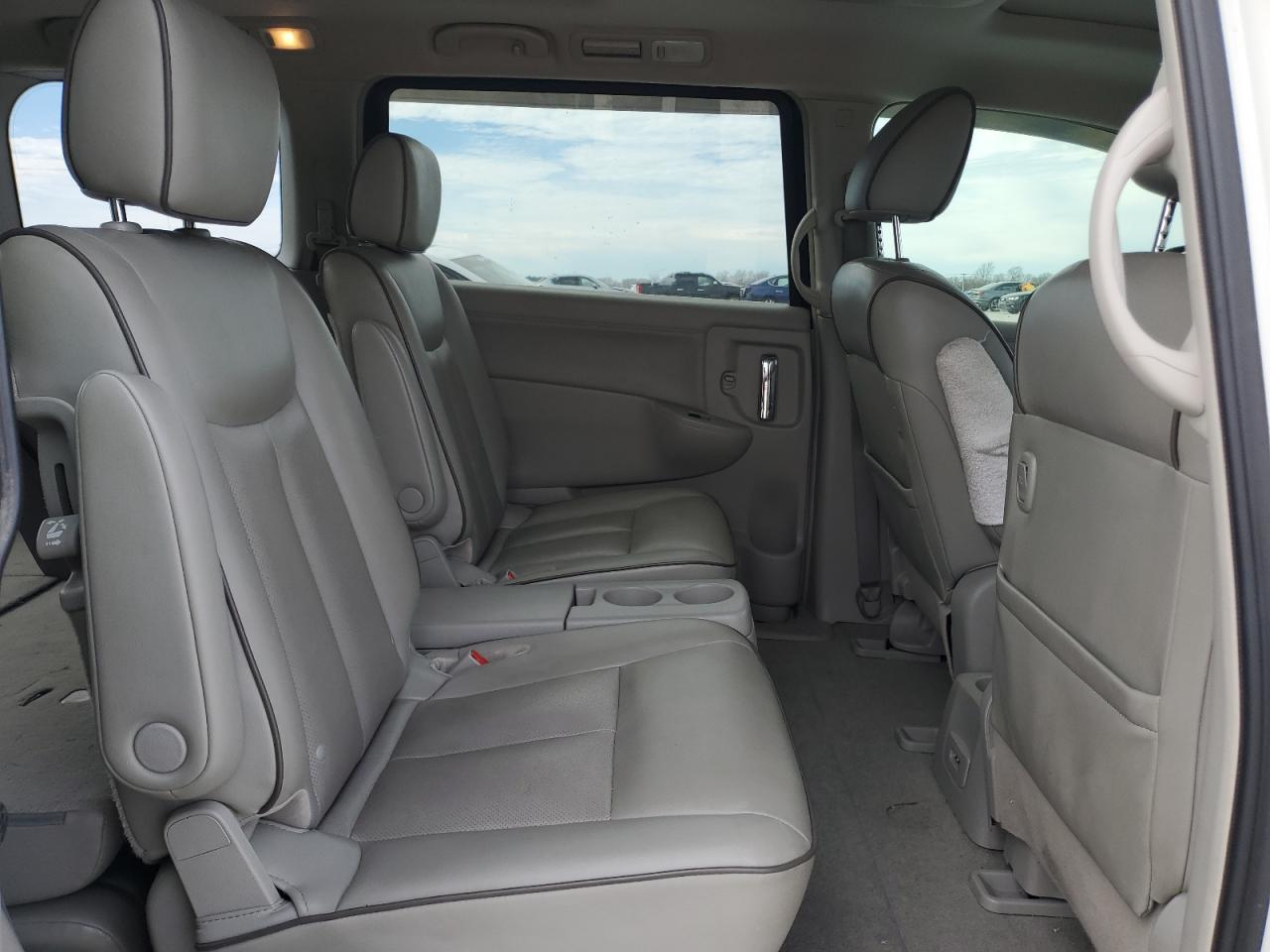 2015 Nissan Quest - Image 11