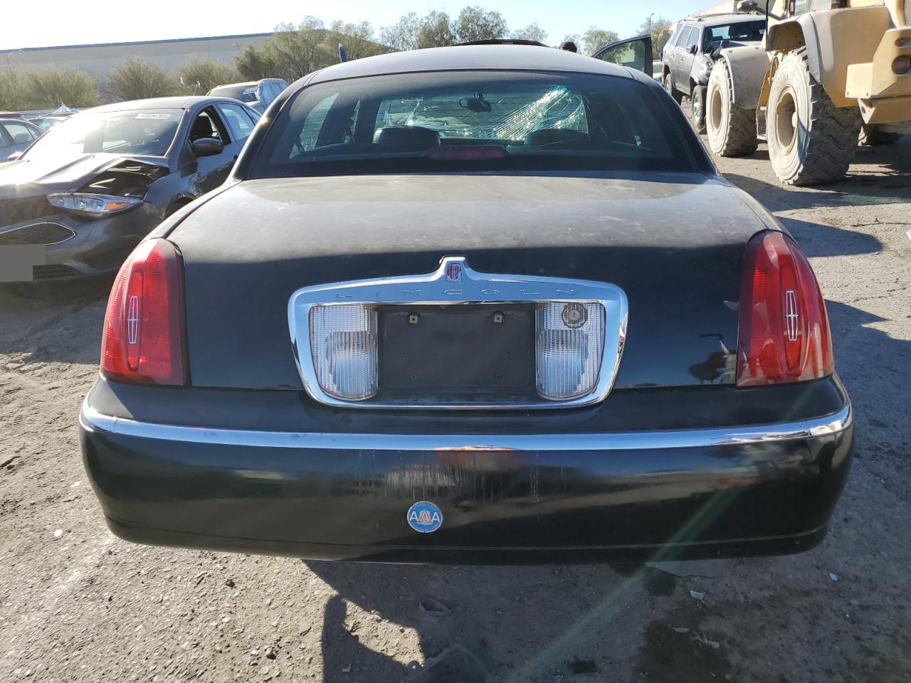 1999 Lincoln Town Car - Image 6