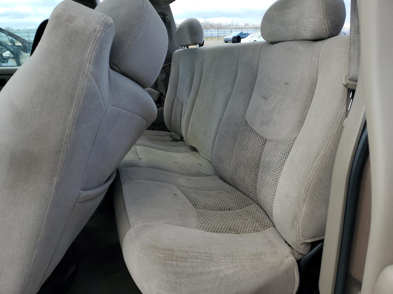 2004 Chevrolet Silverado - Image 10