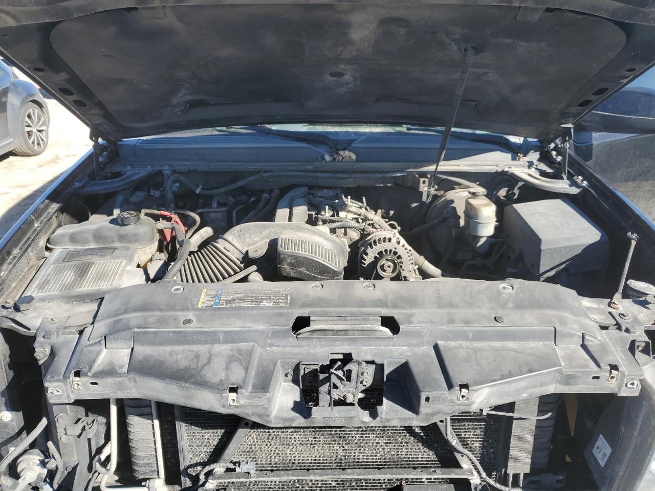 2010 Chevrolet Suburban - Image 12