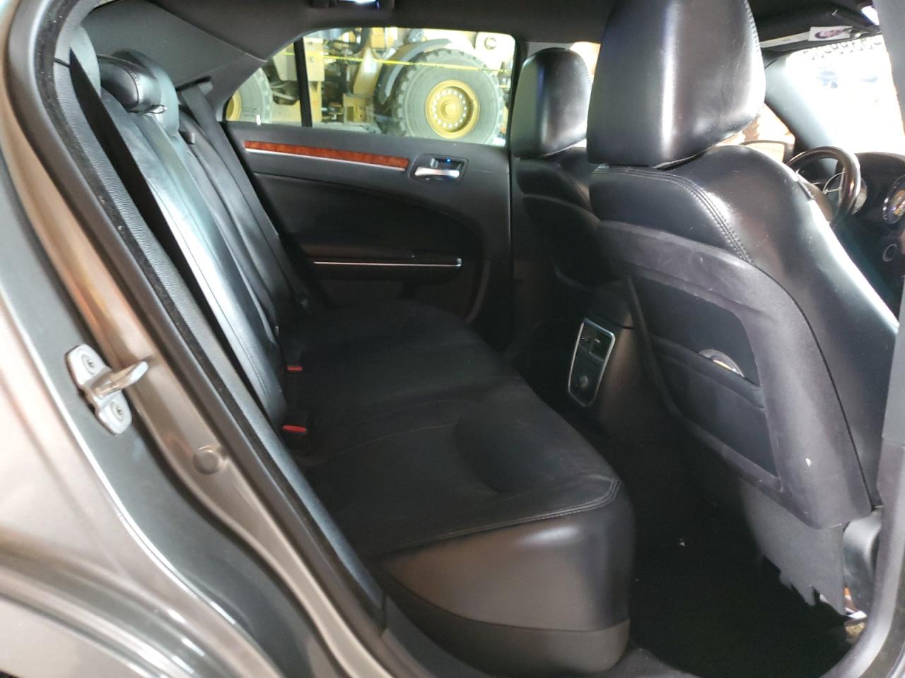 2012 Chrysler 300 - Image 10