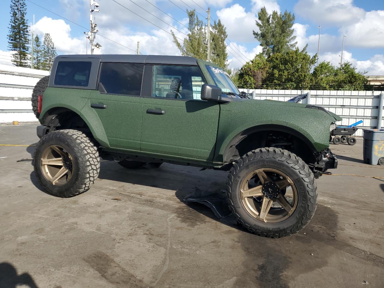 2022 Ford Bronco - Image 4